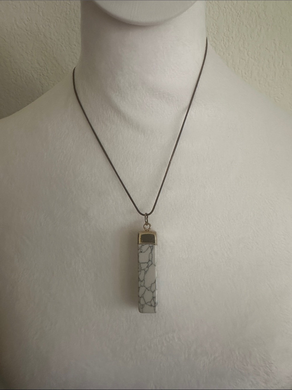 White Howlite Stone Pendant Necklace with Gold Cap